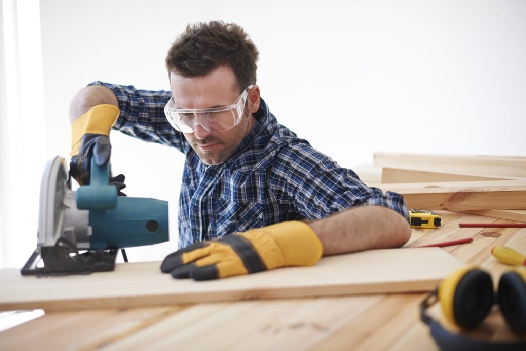 How to Become a Carpenter